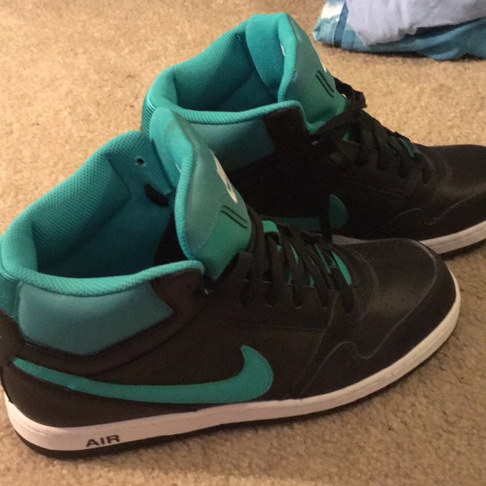 NIKE SHOES SIZE 11 VERY GOOD CONDITION